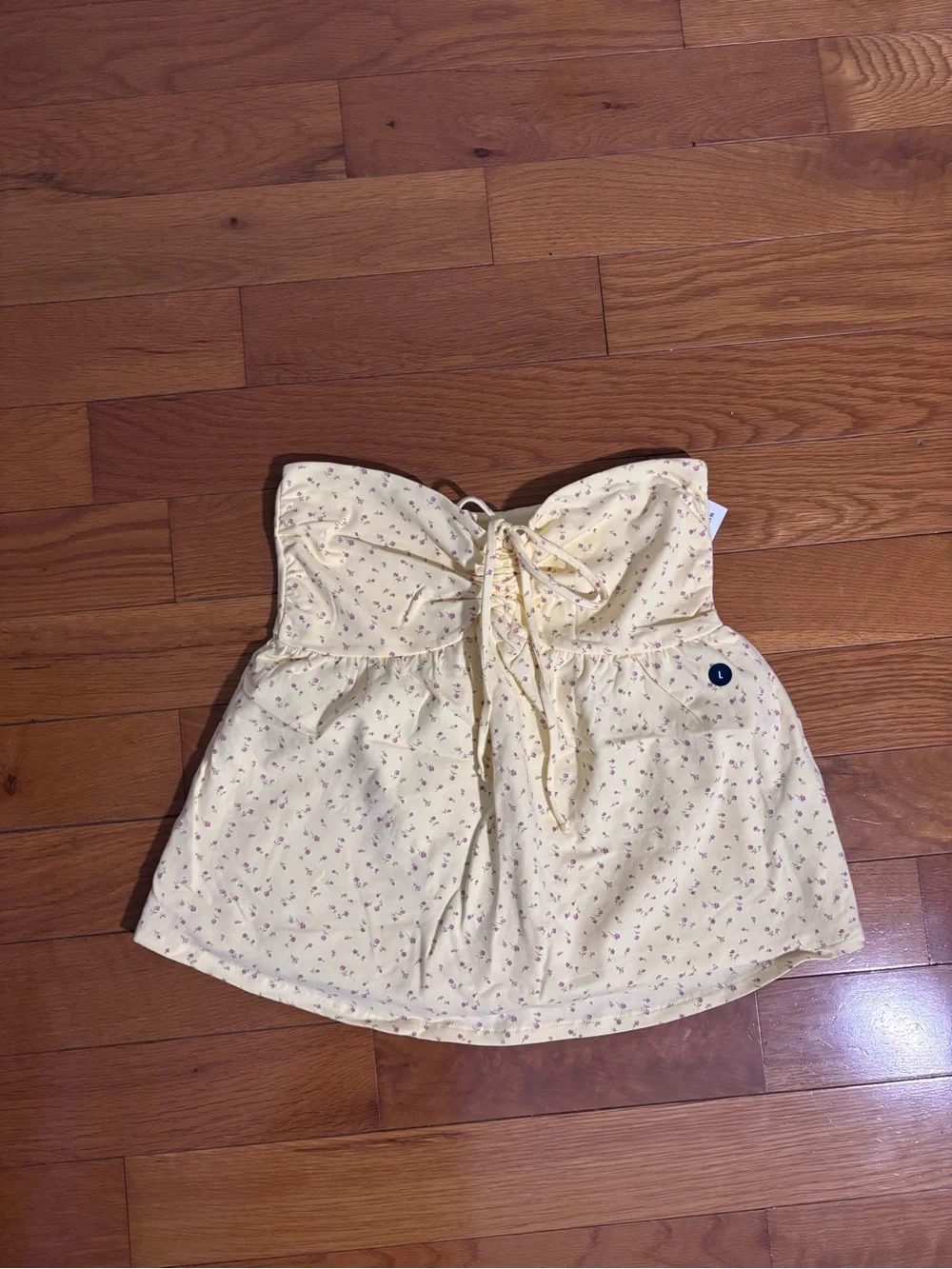 NWT Hollister Butter Yellow Floral Tie-Front Top - Picture 5 of 6